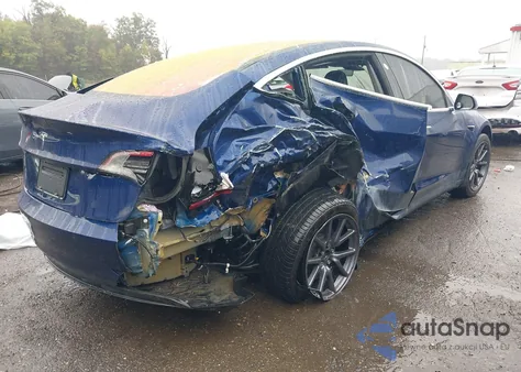 2019 Tesla Model 3 Long Range/Mid Range/Standard Range/Standard Range Plus z USA, uszkodzony, nr VIN 5YJ3E1EA0KF309137